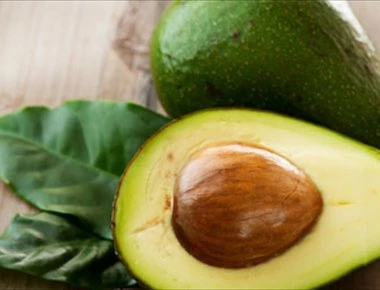 Το ξέρατε αυτό για το κουκούτσι του αβοκάντο; Μην το πετάτε γιατί… (βίντεο)